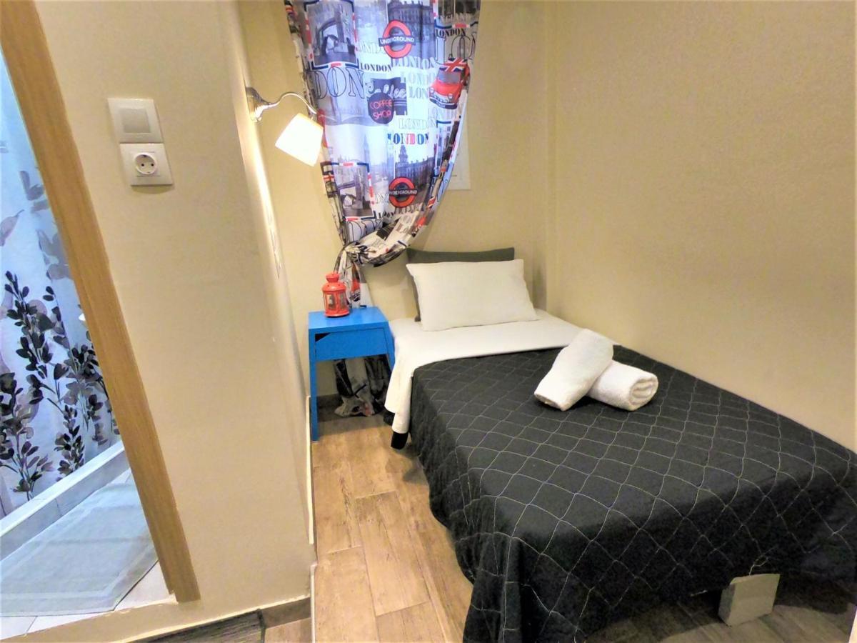 Achillion Hotel พีเรียส ภายนอก รูปภาพ