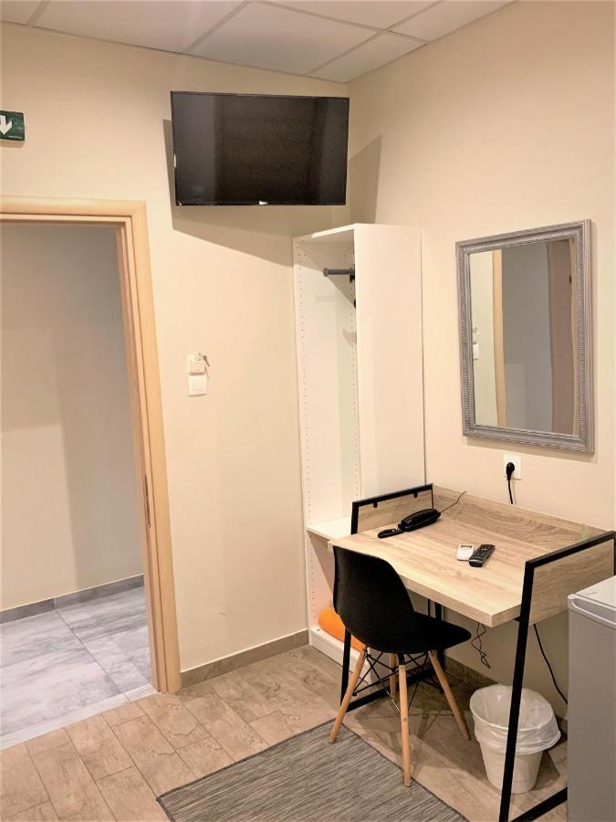 Achillion Hotel พีเรียส ภายนอก รูปภาพ