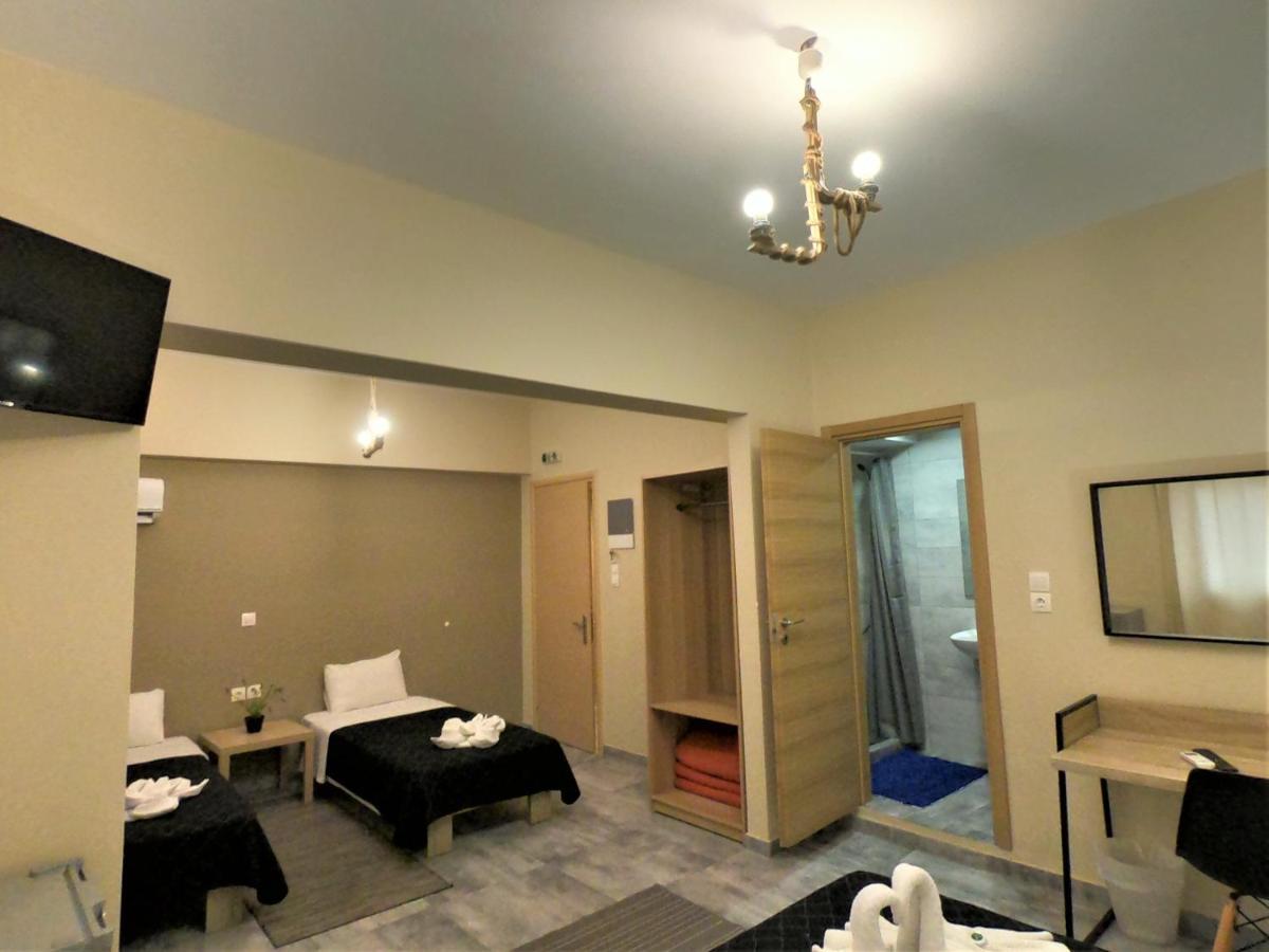 Achillion Hotel พีเรียส ภายนอก รูปภาพ