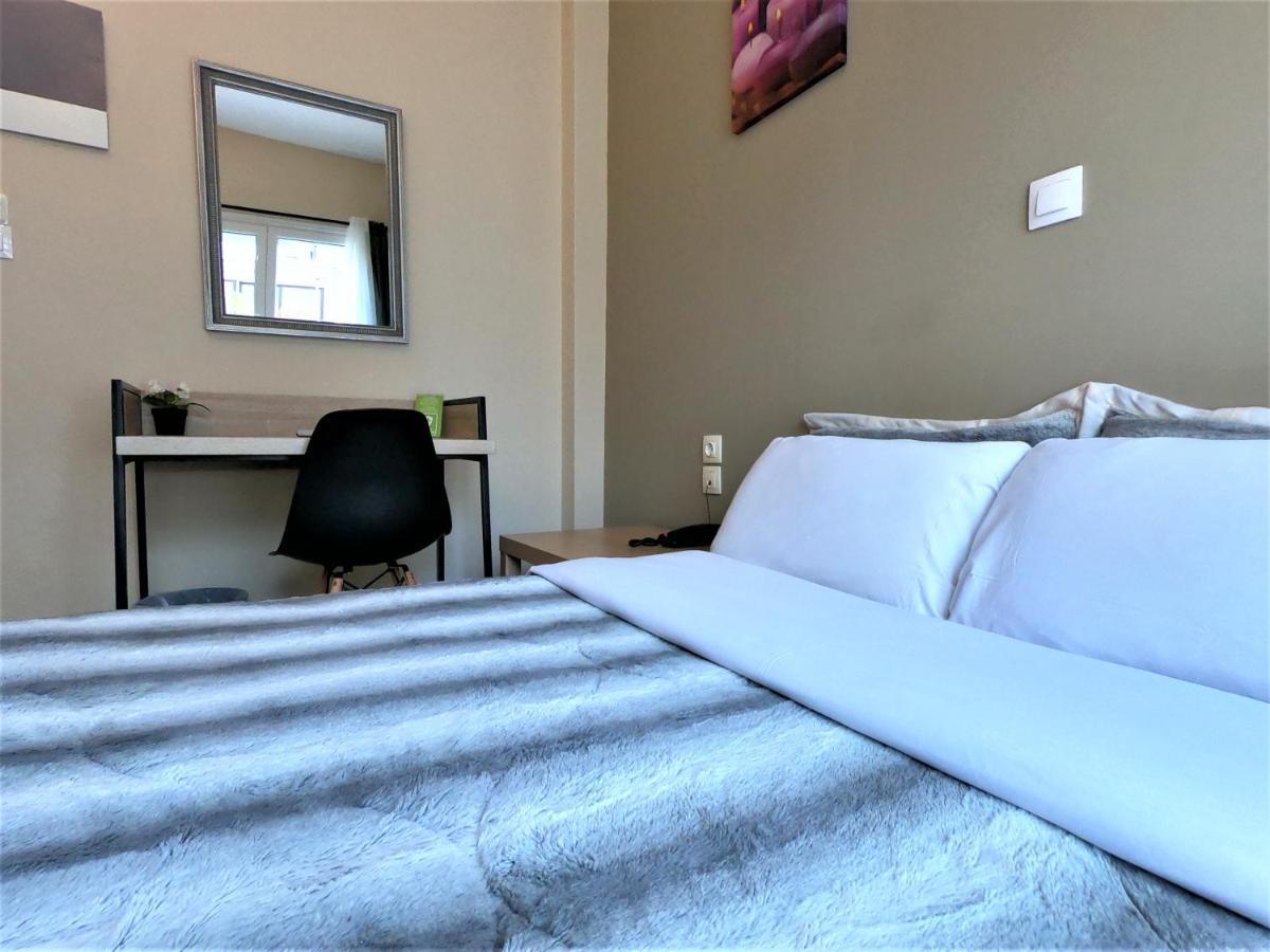 Achillion Hotel พีเรียส ภายนอก รูปภาพ