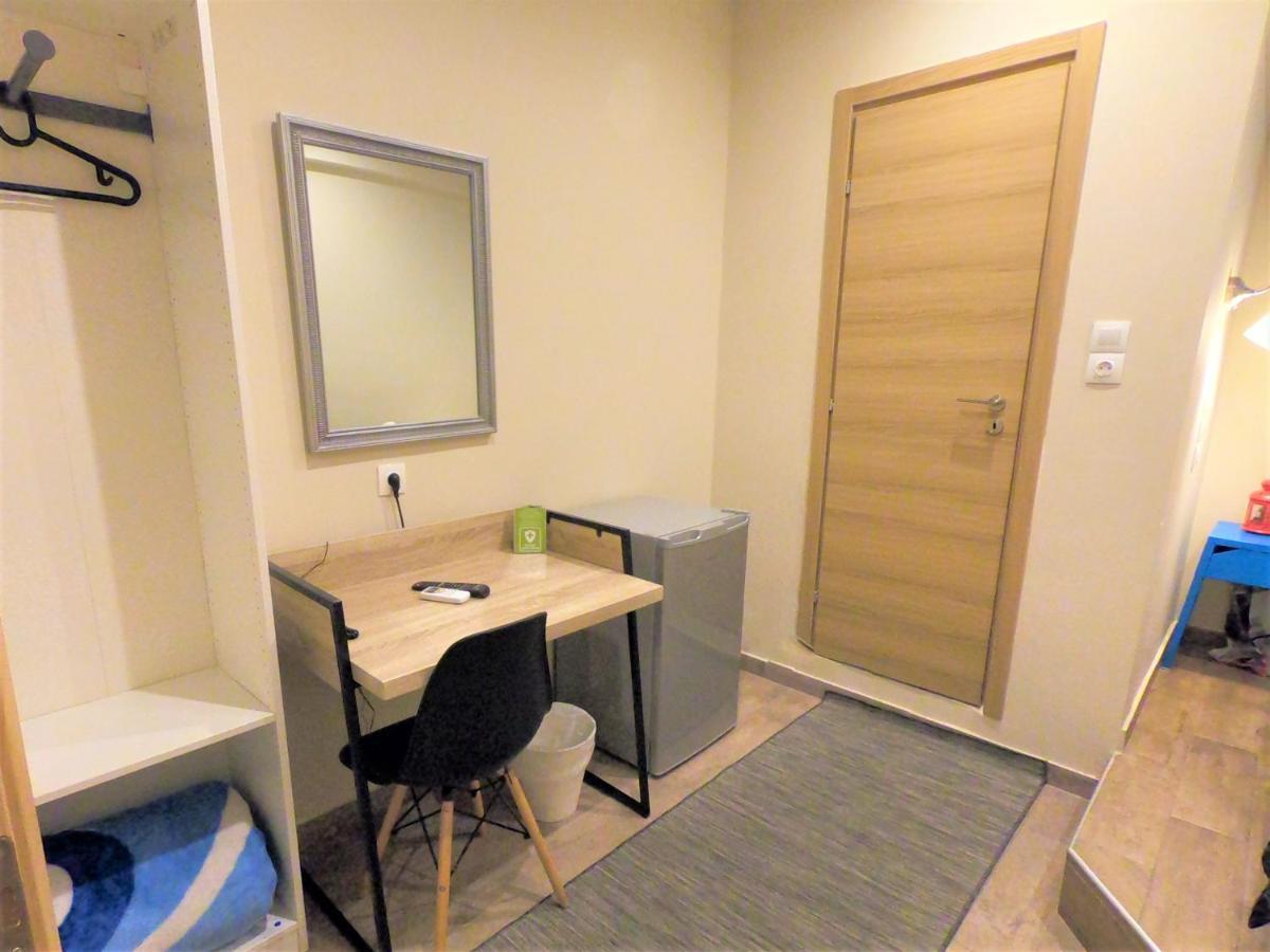 Achillion Hotel พีเรียส ภายนอก รูปภาพ