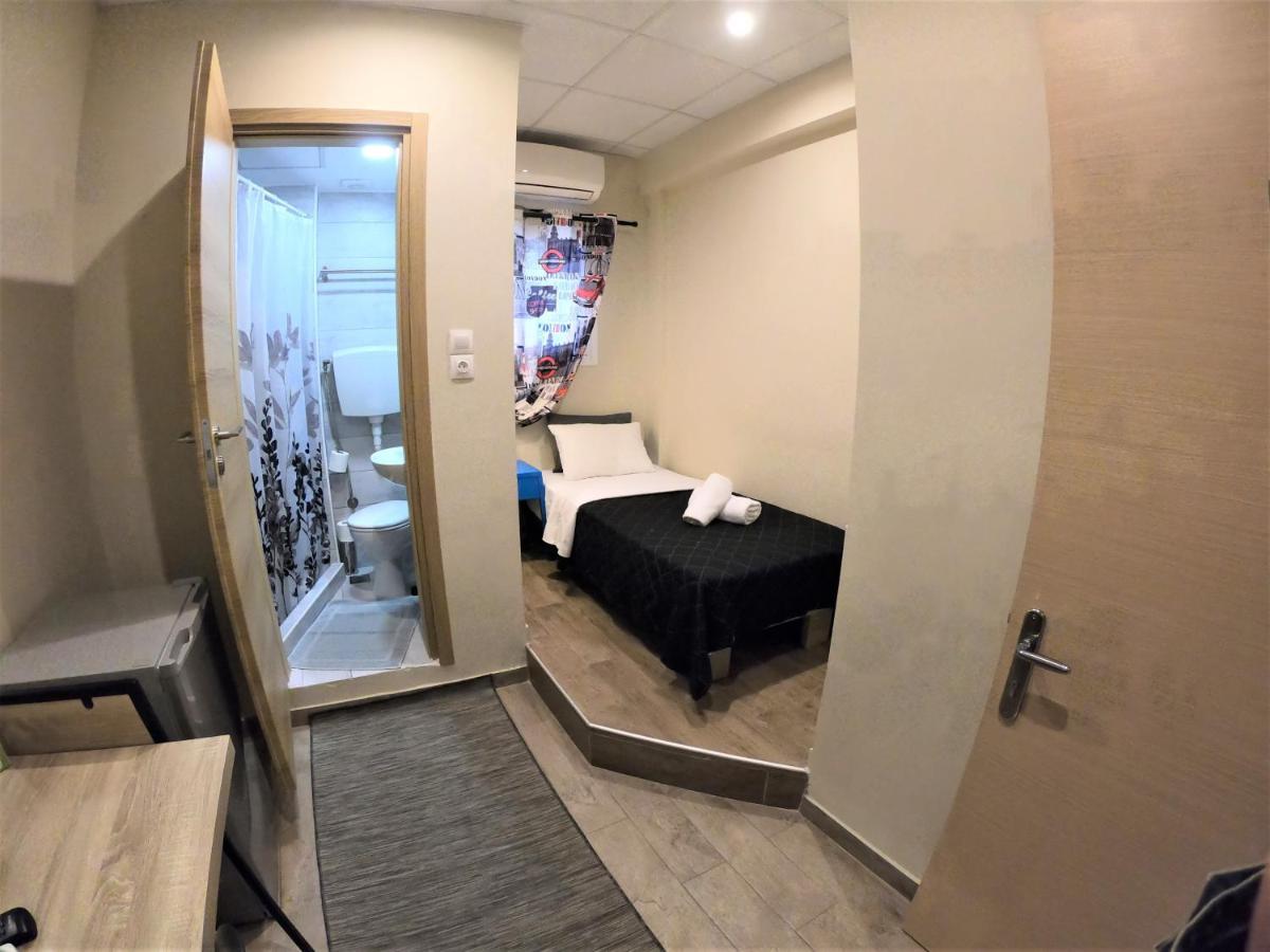 Achillion Hotel พีเรียส ภายนอก รูปภาพ