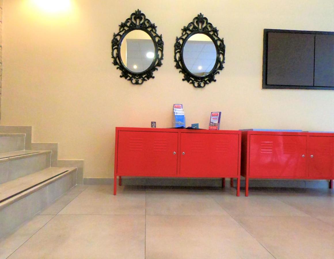 Achillion Hotel พีเรียส ภายนอก รูปภาพ
