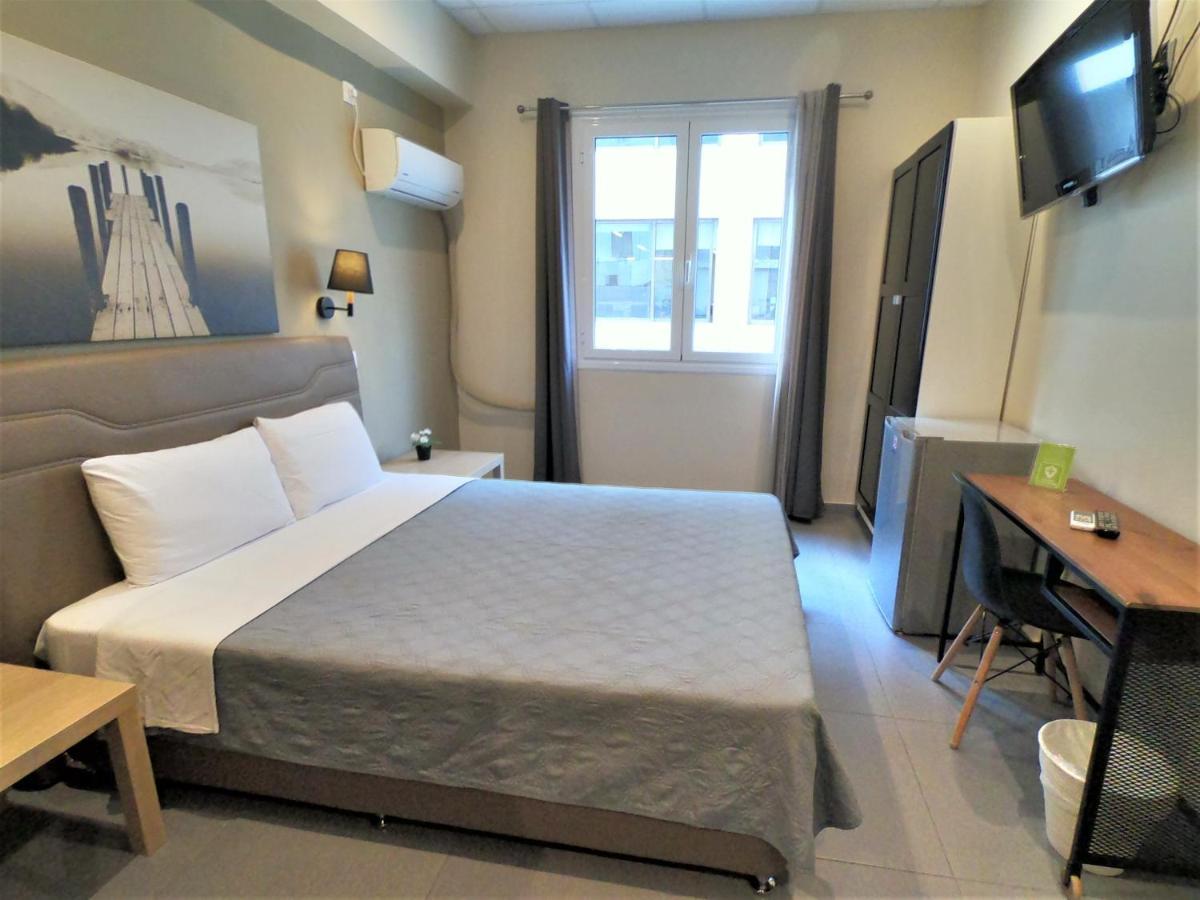 Achillion Hotel พีเรียส ภายนอก รูปภาพ