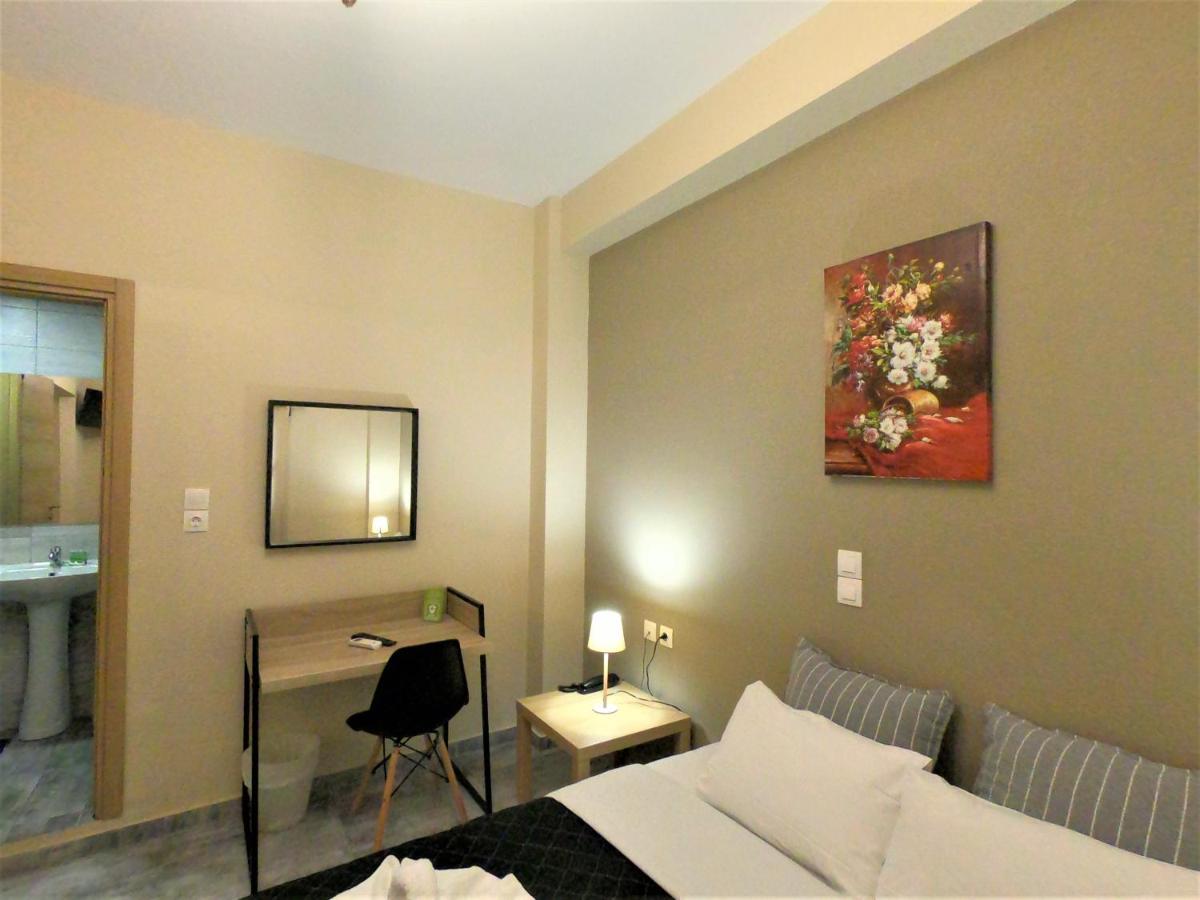 Achillion Hotel พีเรียส ภายนอก รูปภาพ