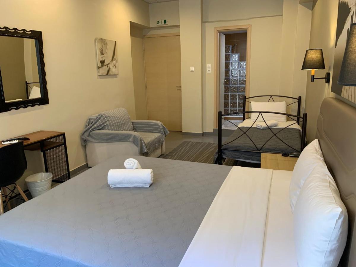 Achillion Hotel พีเรียส ภายนอก รูปภาพ