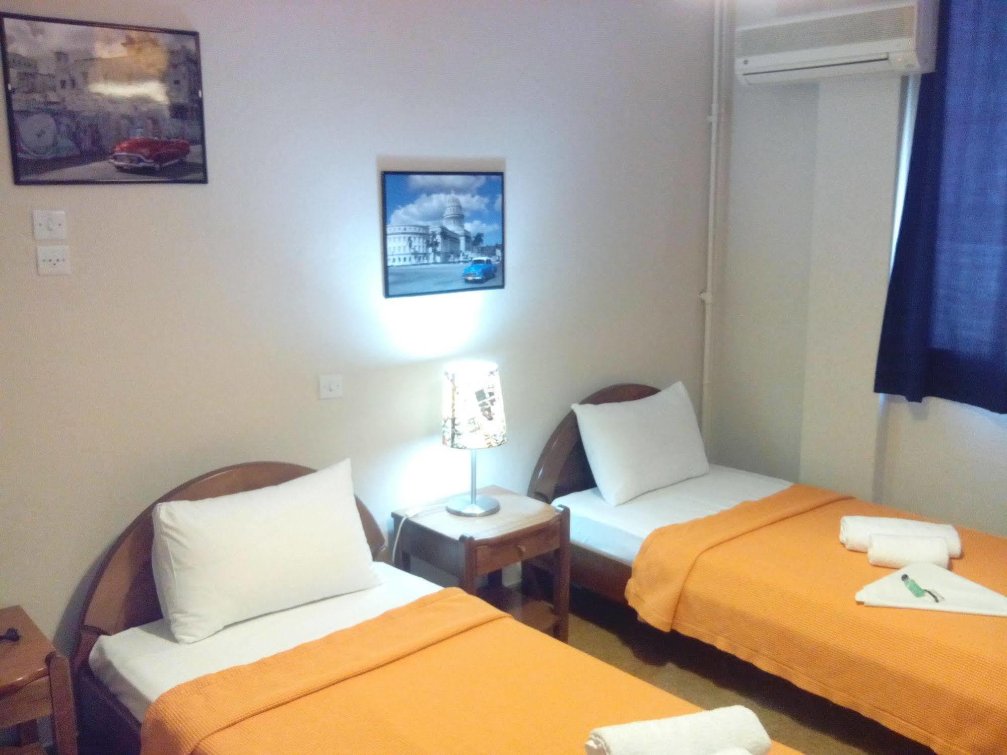 Achillion Hotel พีเรียส ภายนอก รูปภาพ
