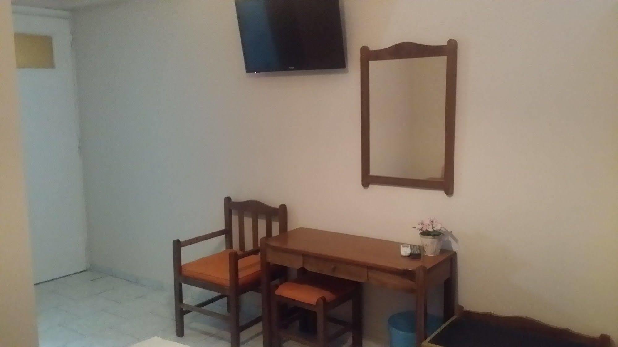 Achillion Hotel พีเรียส ภายนอก รูปภาพ