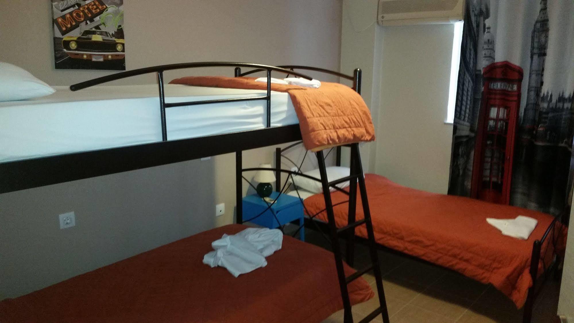 Achillion Hotel พีเรียส ภายนอก รูปภาพ