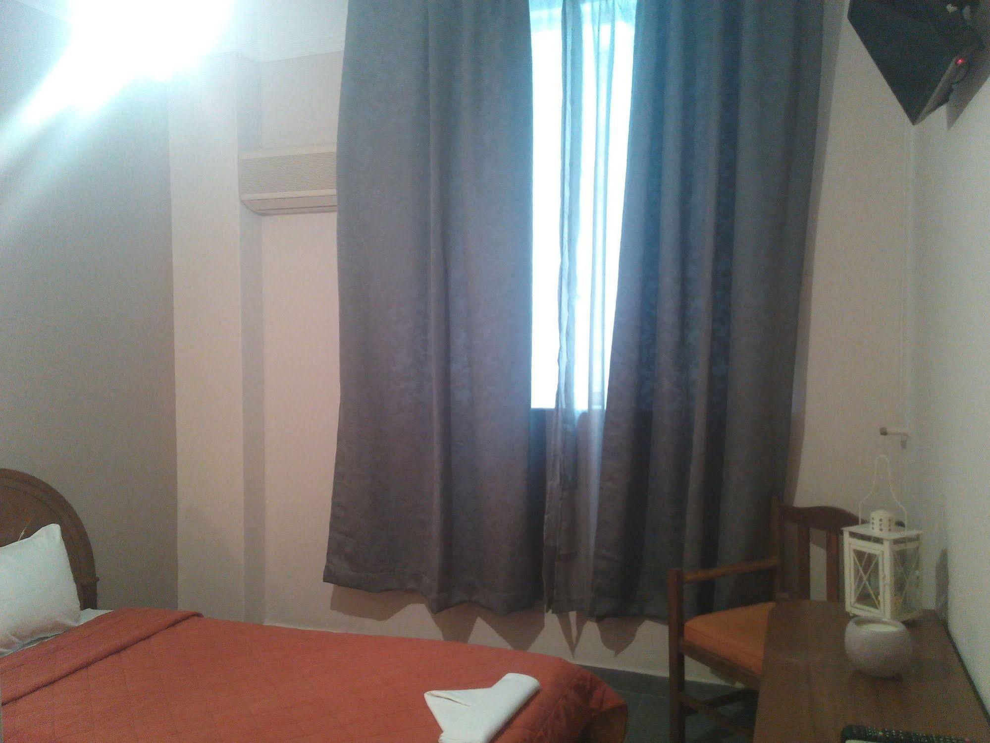 Achillion Hotel พีเรียส ภายนอก รูปภาพ