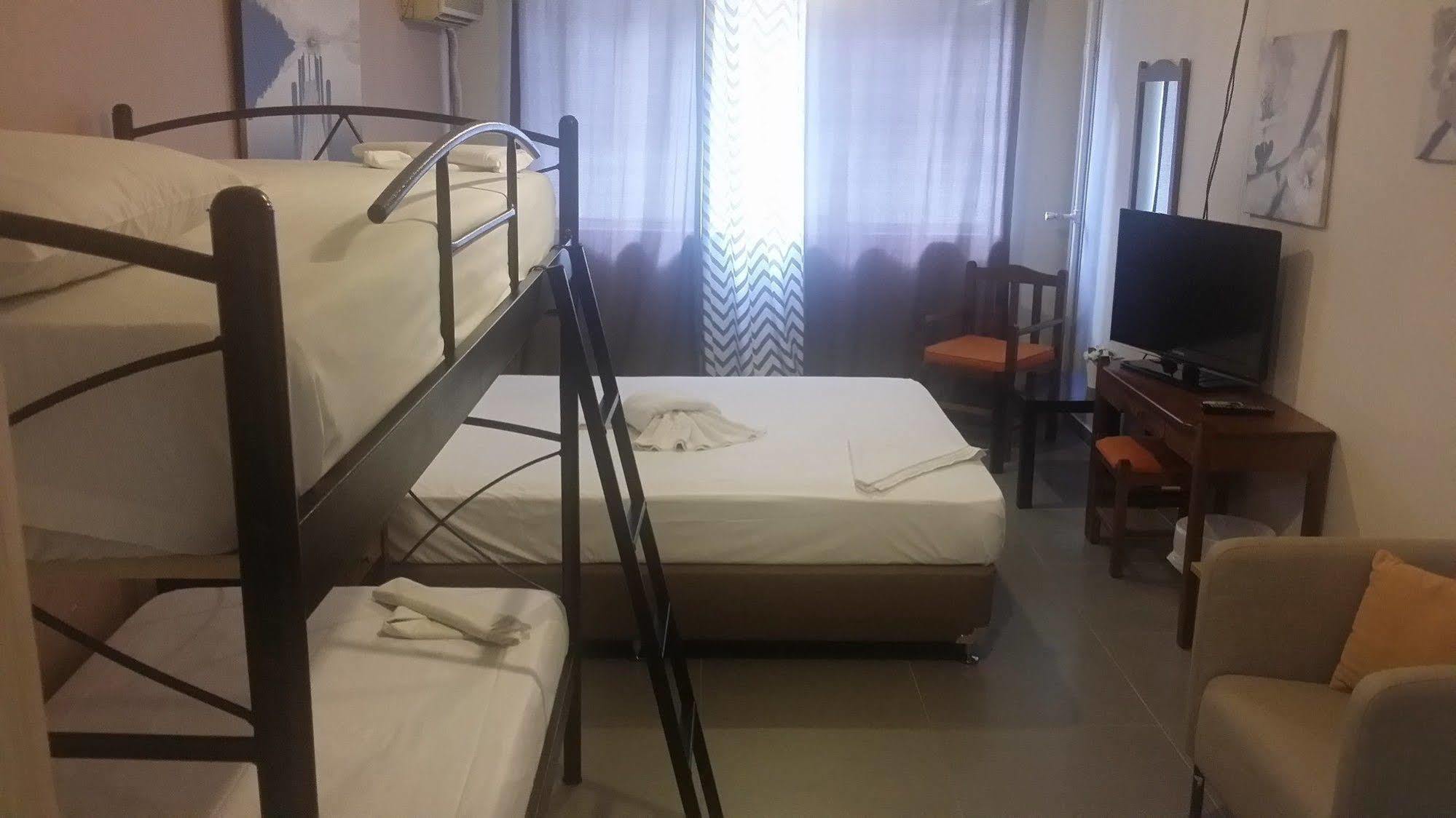 Achillion Hotel พีเรียส ภายนอก รูปภาพ
