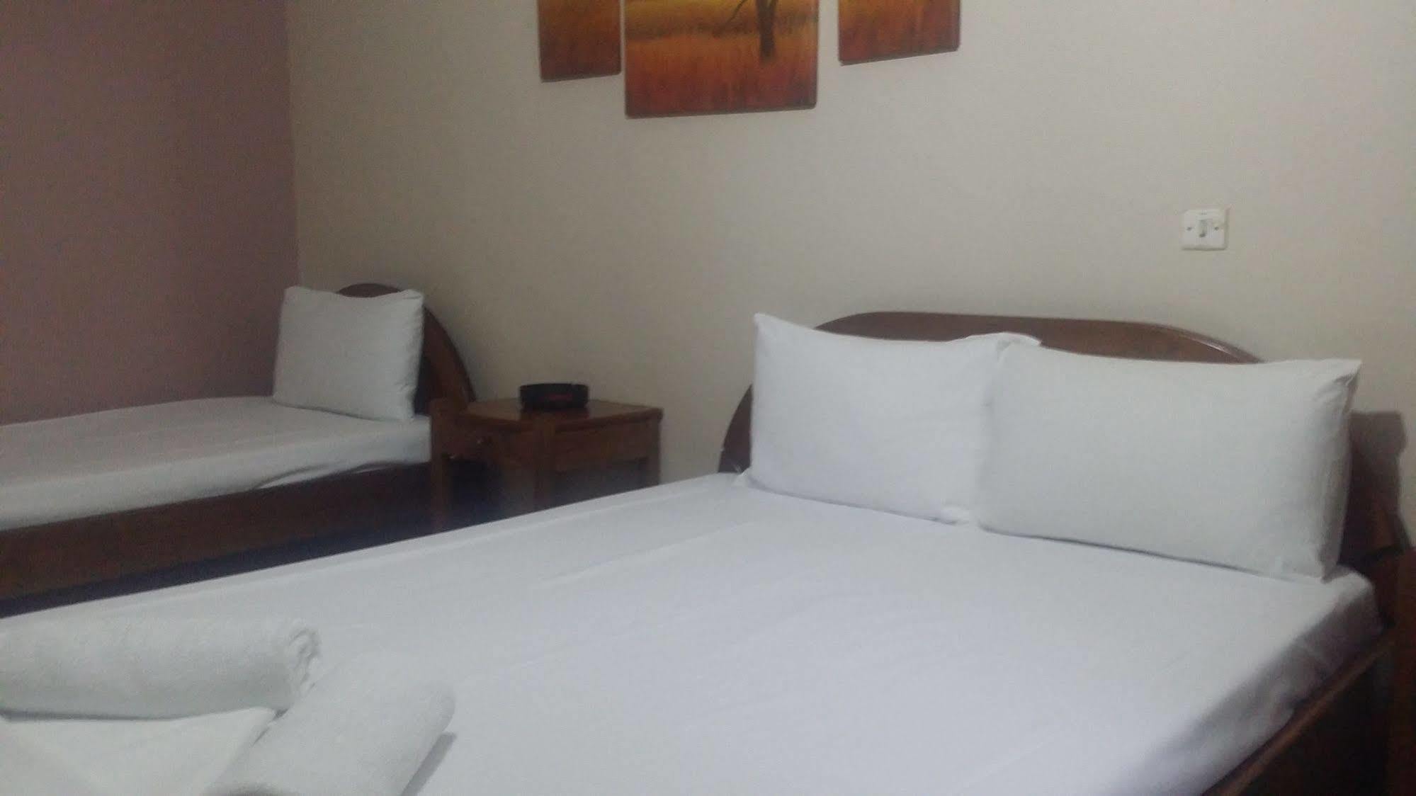 Achillion Hotel พีเรียส ภายนอก รูปภาพ