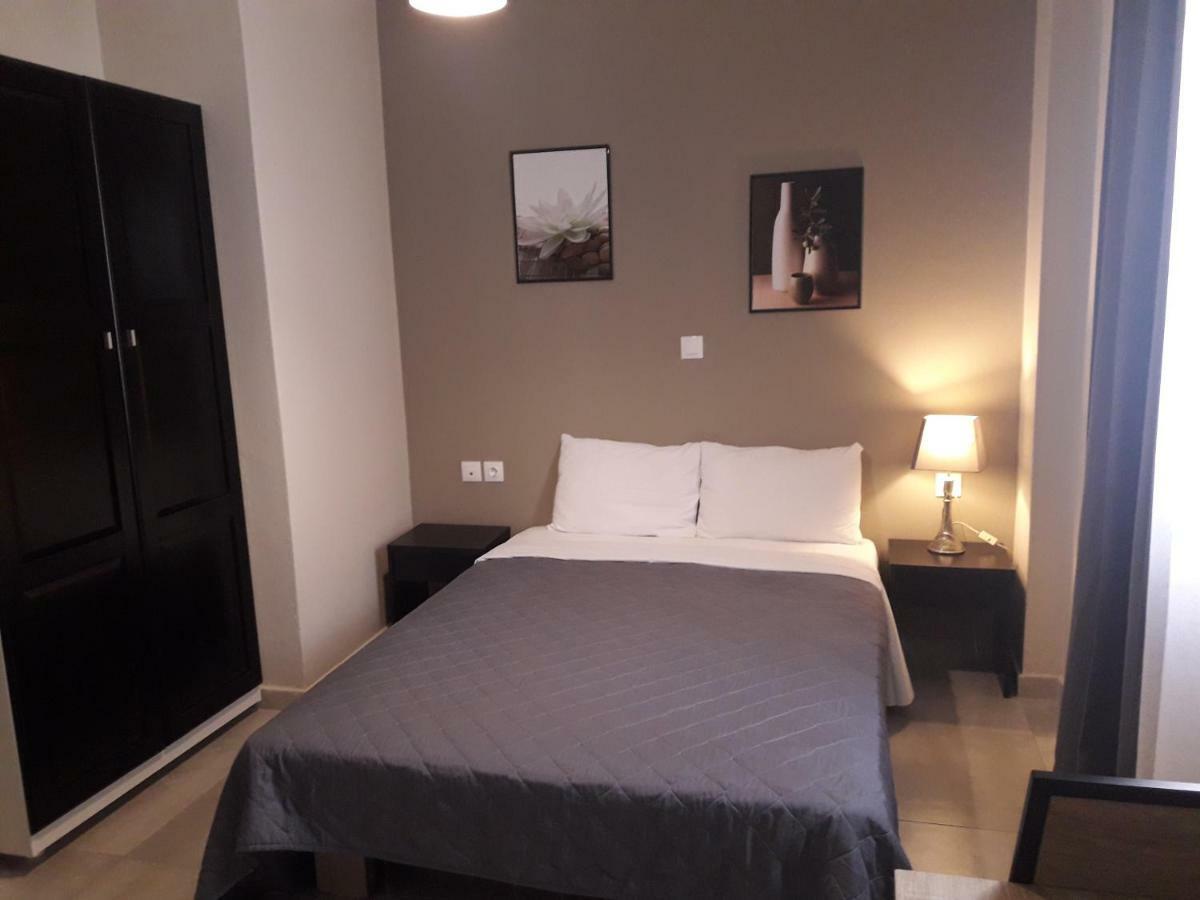 Achillion Hotel พีเรียส ภายนอก รูปภาพ